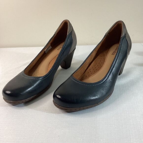 Cobb Hill Navy and Gray Leather Pump with stacked heel Size 7 - Picture 1 of 12